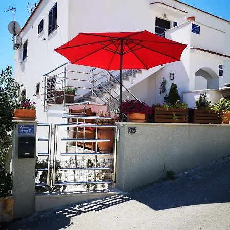 Argola Apartments トロギール